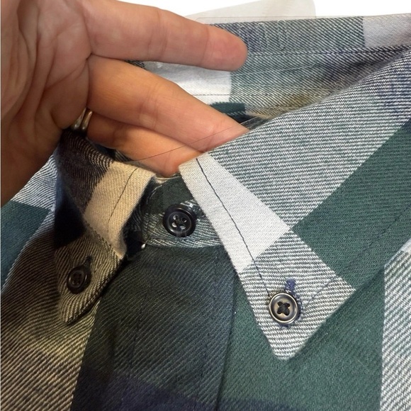 CHAPS "Performance" Flannel Shirt Navy /Green Plaid Men’s Size M New With Tags - Picture 6 of 7